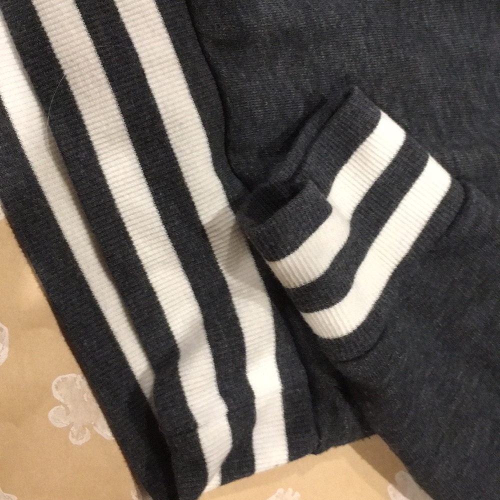 Mossimo Women’s Top - Picture 2 of 3